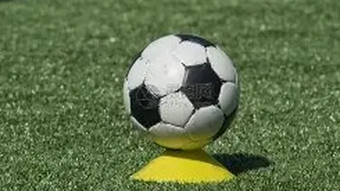 胡歌力挺袁弘话剧演出，献花篮署名同窗胡歌